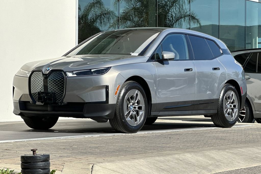 Used 2023 BMW iX xDrive50 image 7