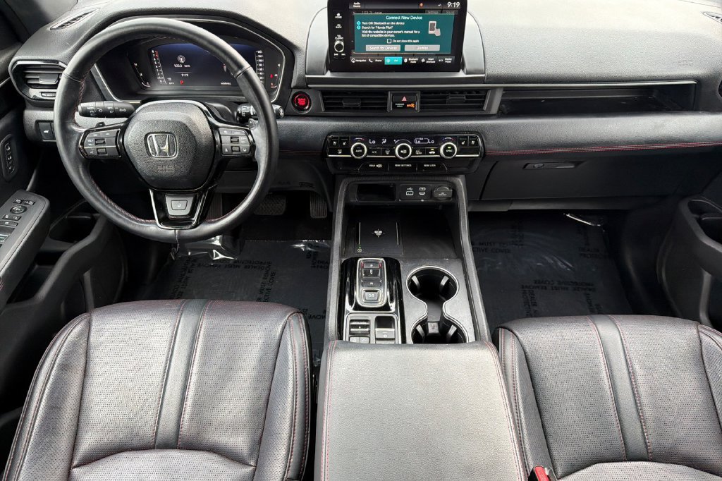 Certified 2025 Honda Pilot Black Edition image 9