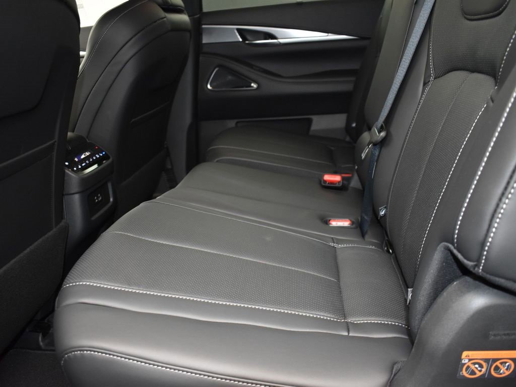 Used 2025 INFINITI QX60 Luxe w/ Black Edition image 18