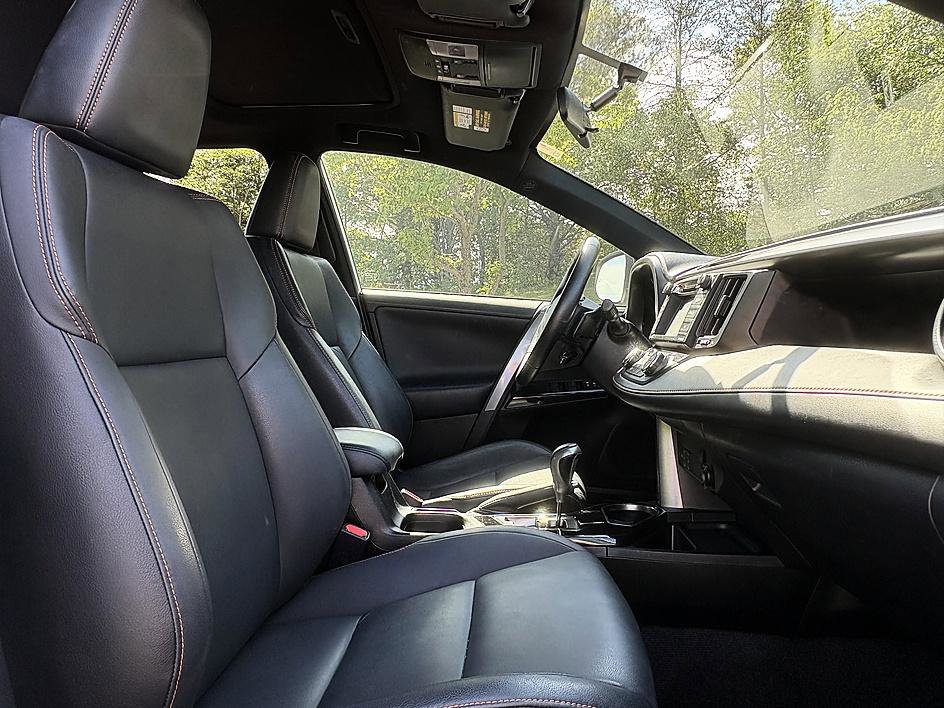 Used 2016 Toyota RAV4 SE FWD image 10