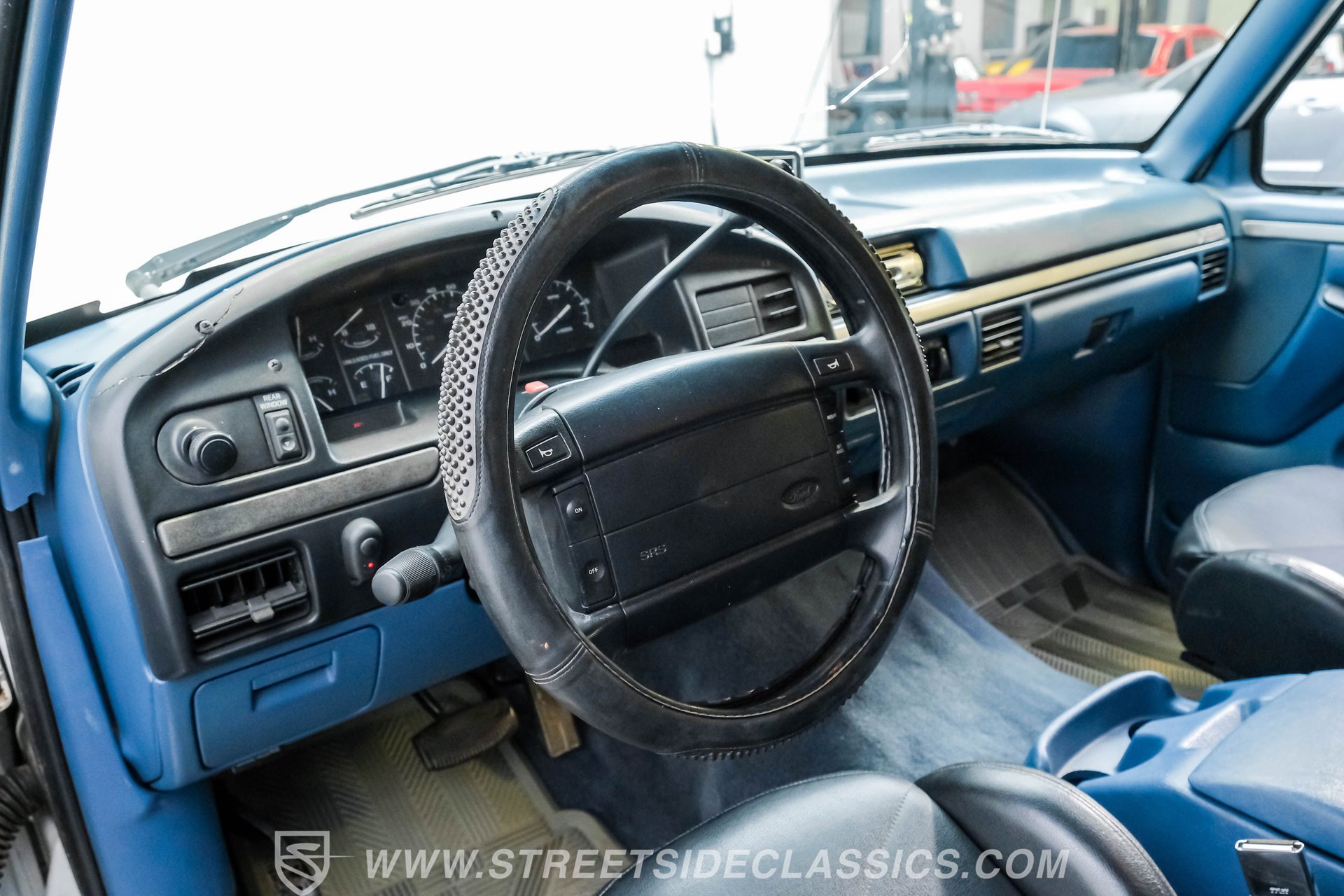 Used 1994 Ford Bronco XLT image 4
