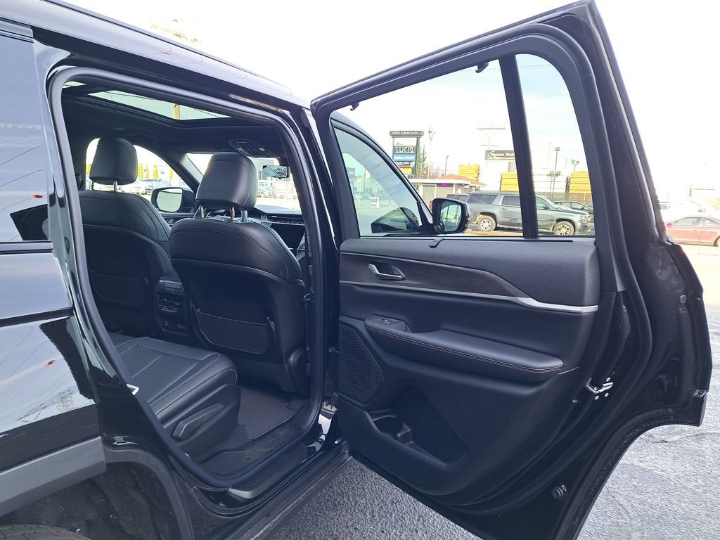 New 2025 Jeep Grand Cherokee L Limited w/ Luxury Tech Group II image 14