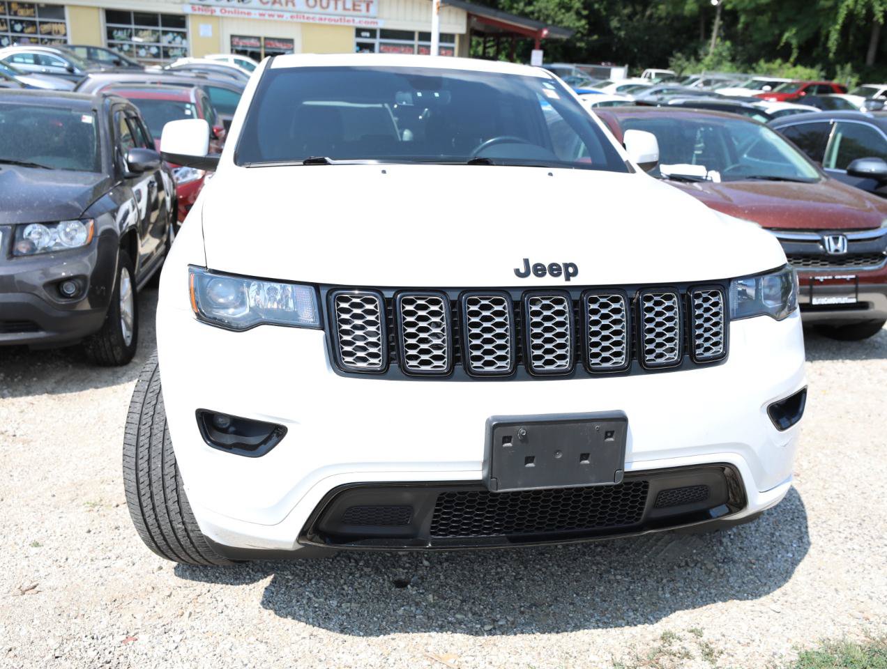 Used 2019 Jeep Grand Cherokee Altitude AWD/4WD image 3