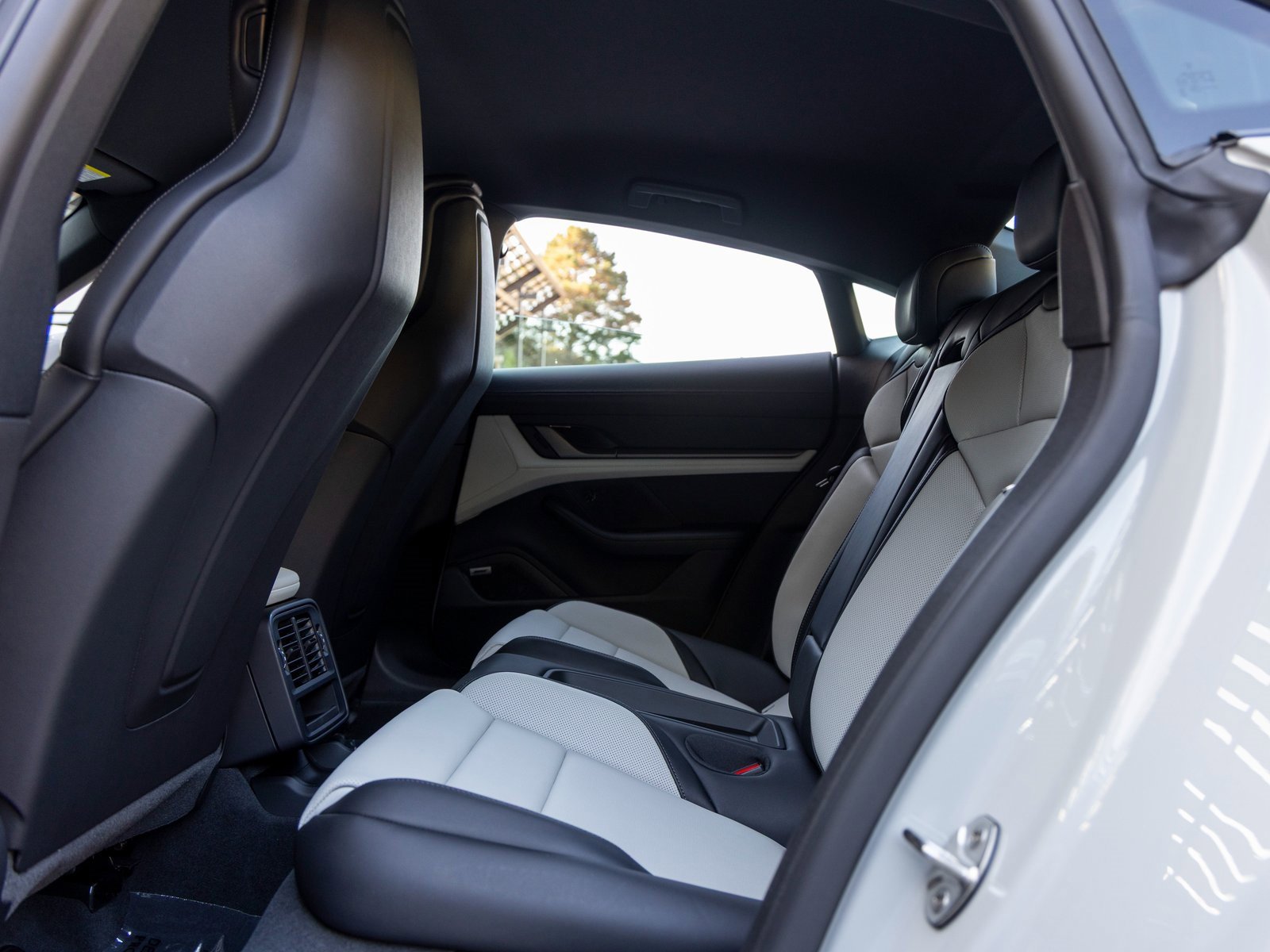 New 2025 Porsche Taycan image 40