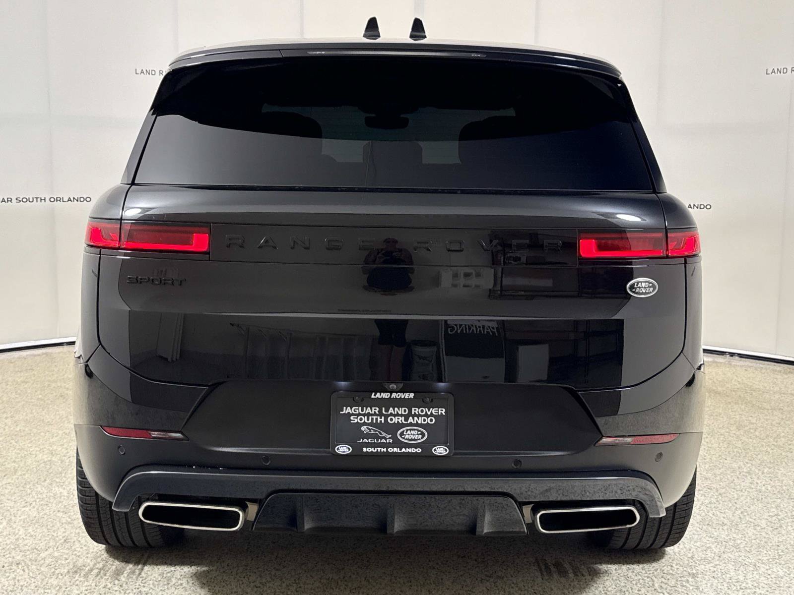 Used 2023 Land Rover Range Rover Sport SE AWD/4WD image 4