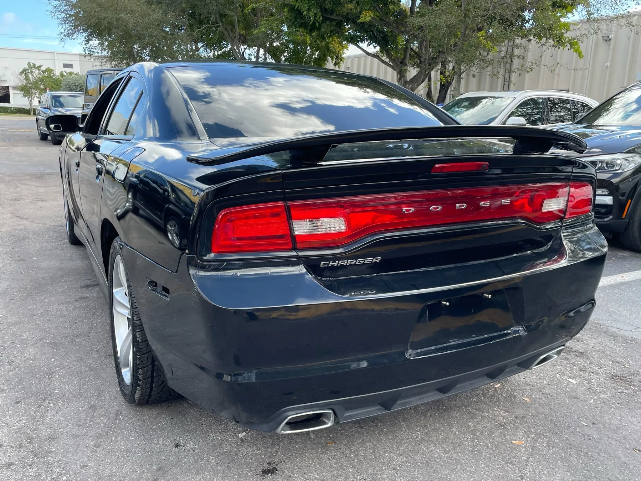 Used 2013 Dodge Charger SE RWD image 9