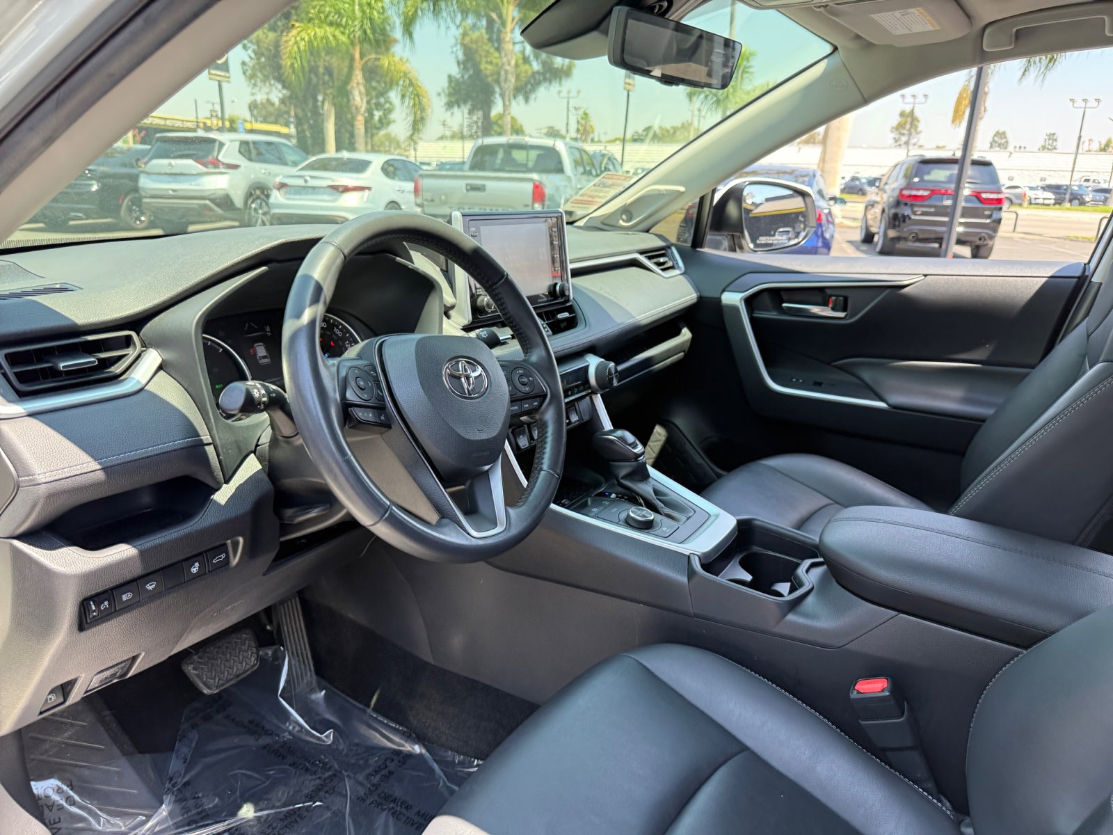 Used 2021 Toyota RAV4 XLE Premium image 15