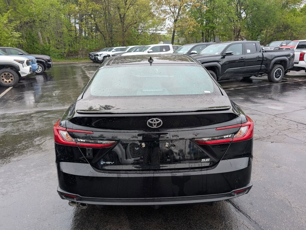 Used 2025 Toyota Camry SE w/ Convenience Package FWD image 5