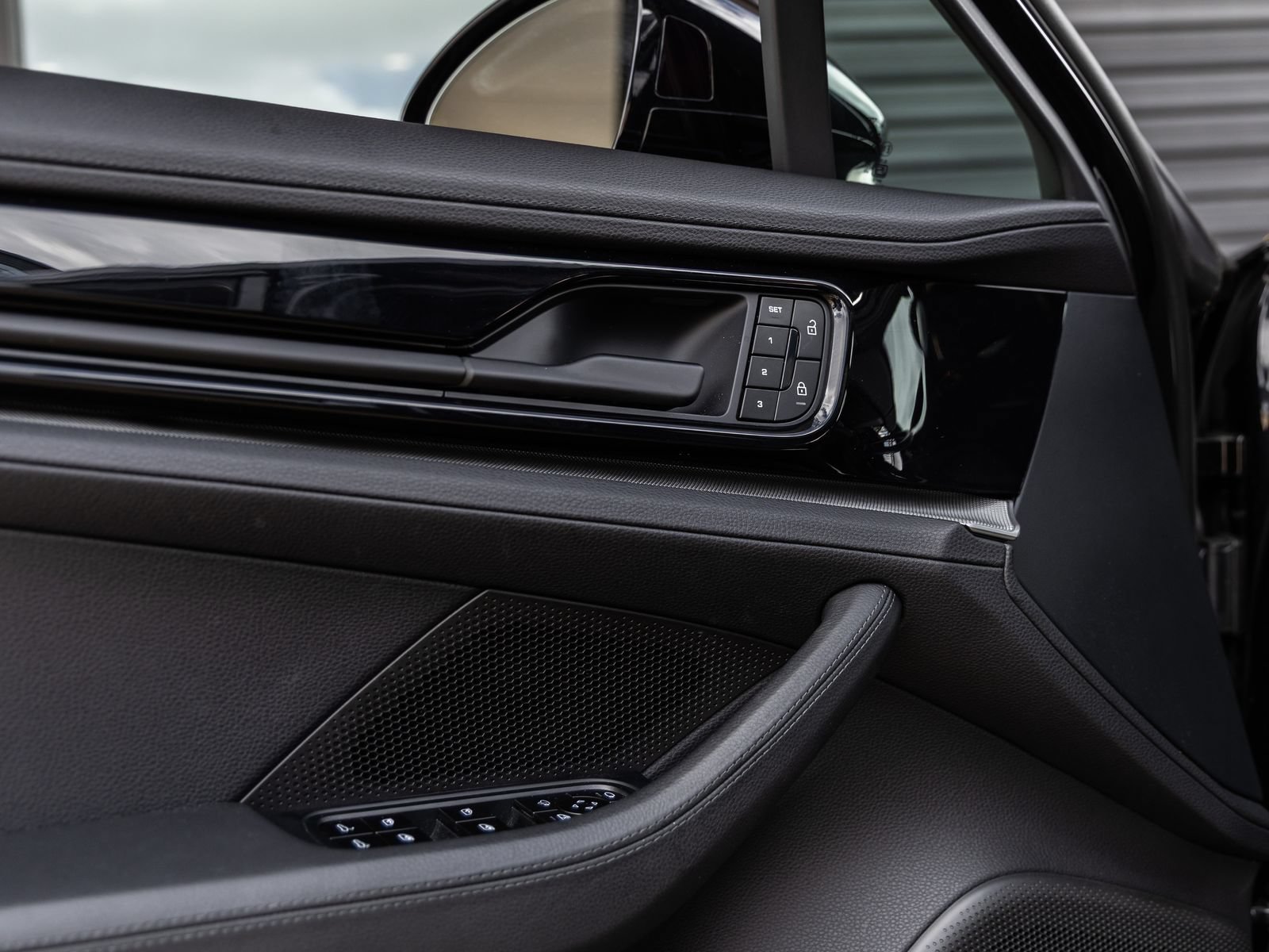 Certified 2025 Porsche Panamera image 21