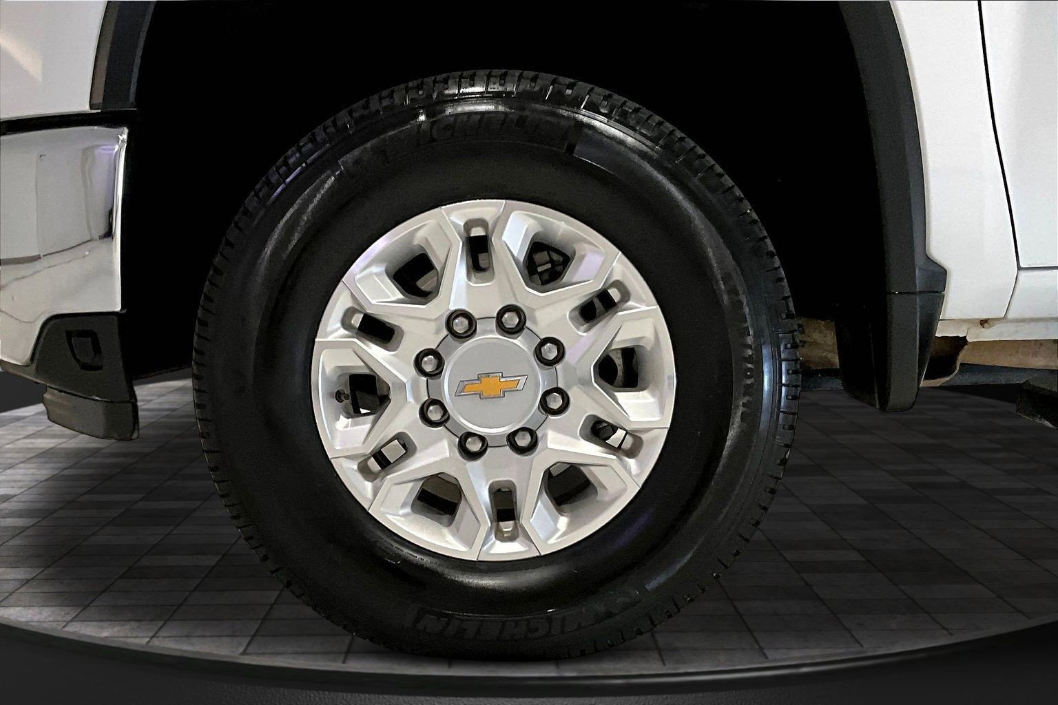 Used 2025 Chevrolet Silverado 2500 LT AWD/4WD image 36