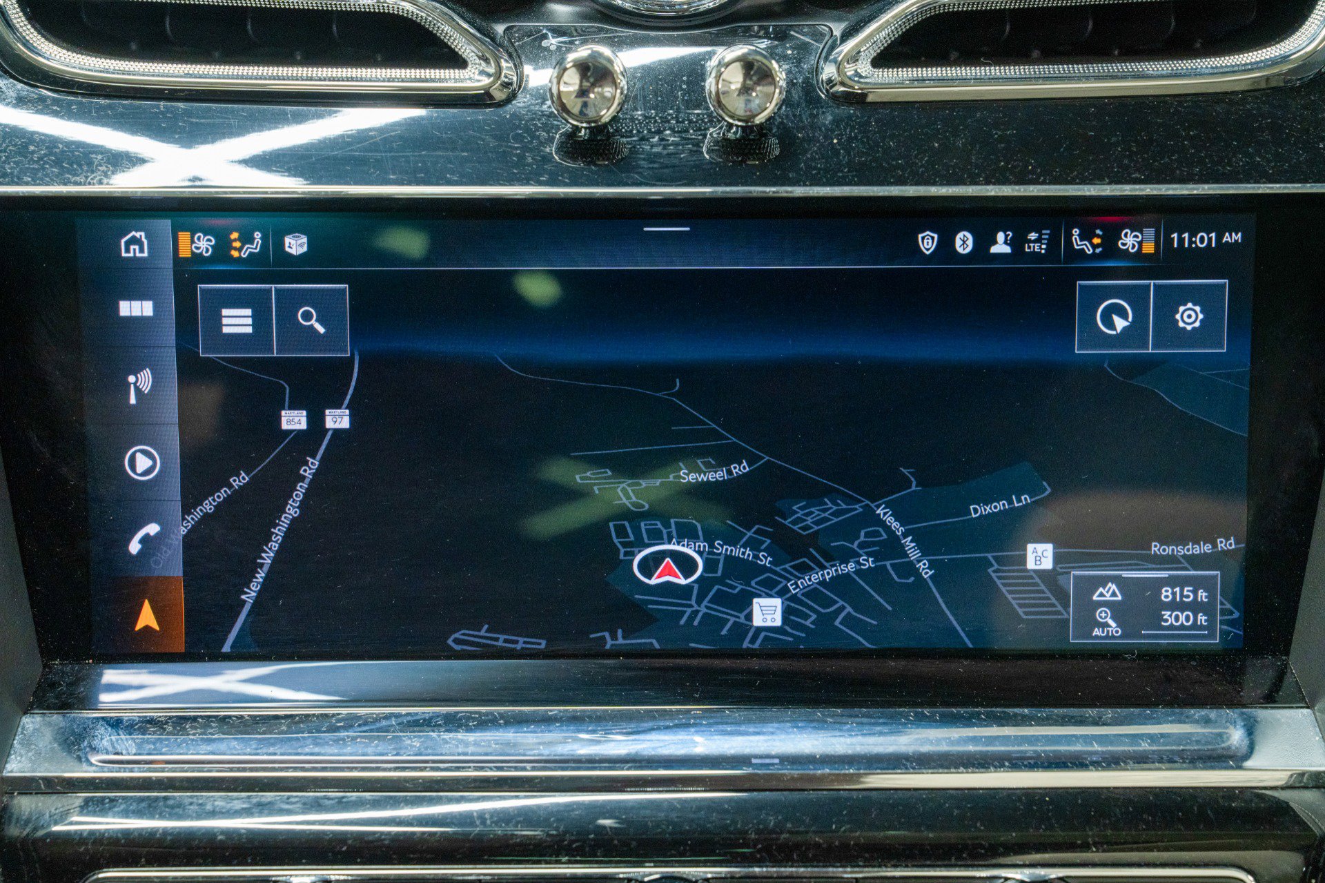 Used 2024 Bentley Bentayga Extended Wheelbase image 16