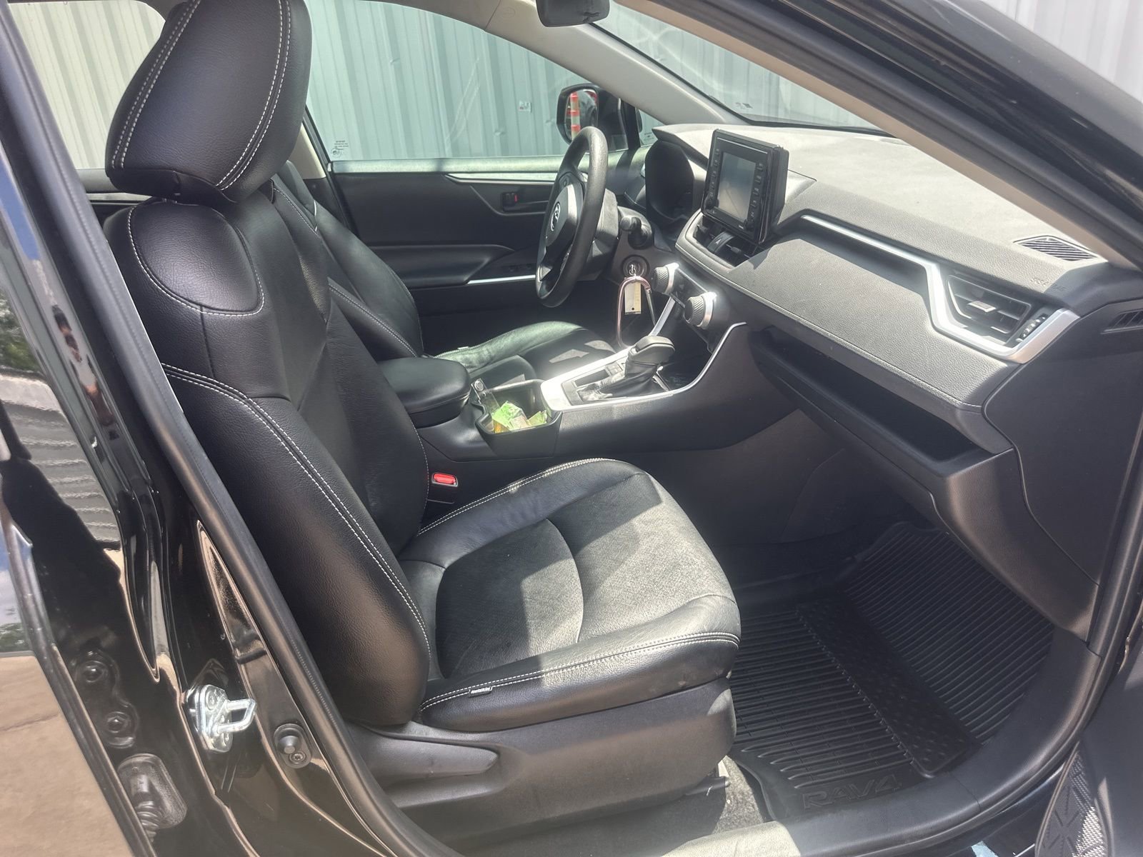 Used 2022 Toyota RAV4 LE FWD image 17