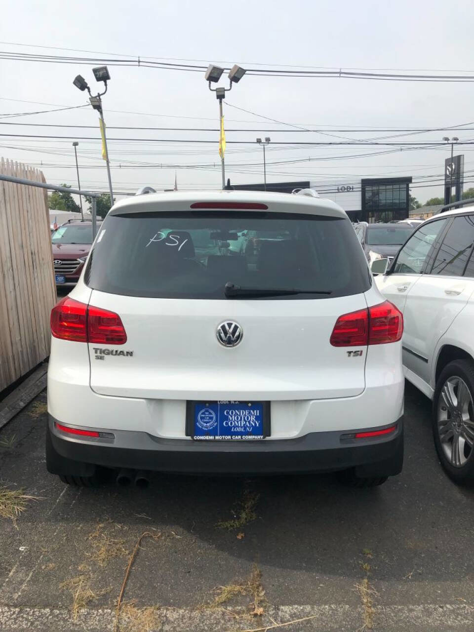 Used 2016 Volkswagen Tiguan SE image 4