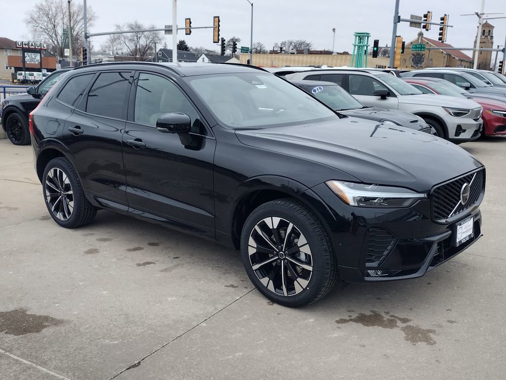 New 2026 Volvo XC60 B5 Plus w/ Climate Package image 4