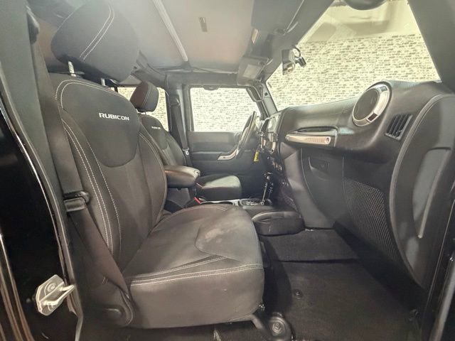 Used 2017 Jeep Wrangler Unlimited Rubicon w/ Connectivity Group AWD/4WD image 9
