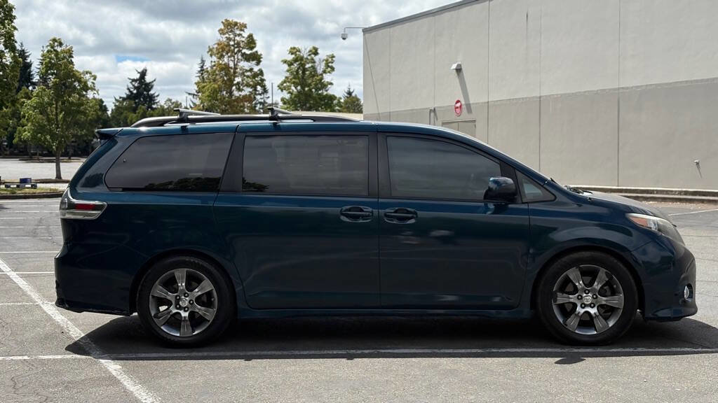 Used 2011 Toyota Sienna SE image 6