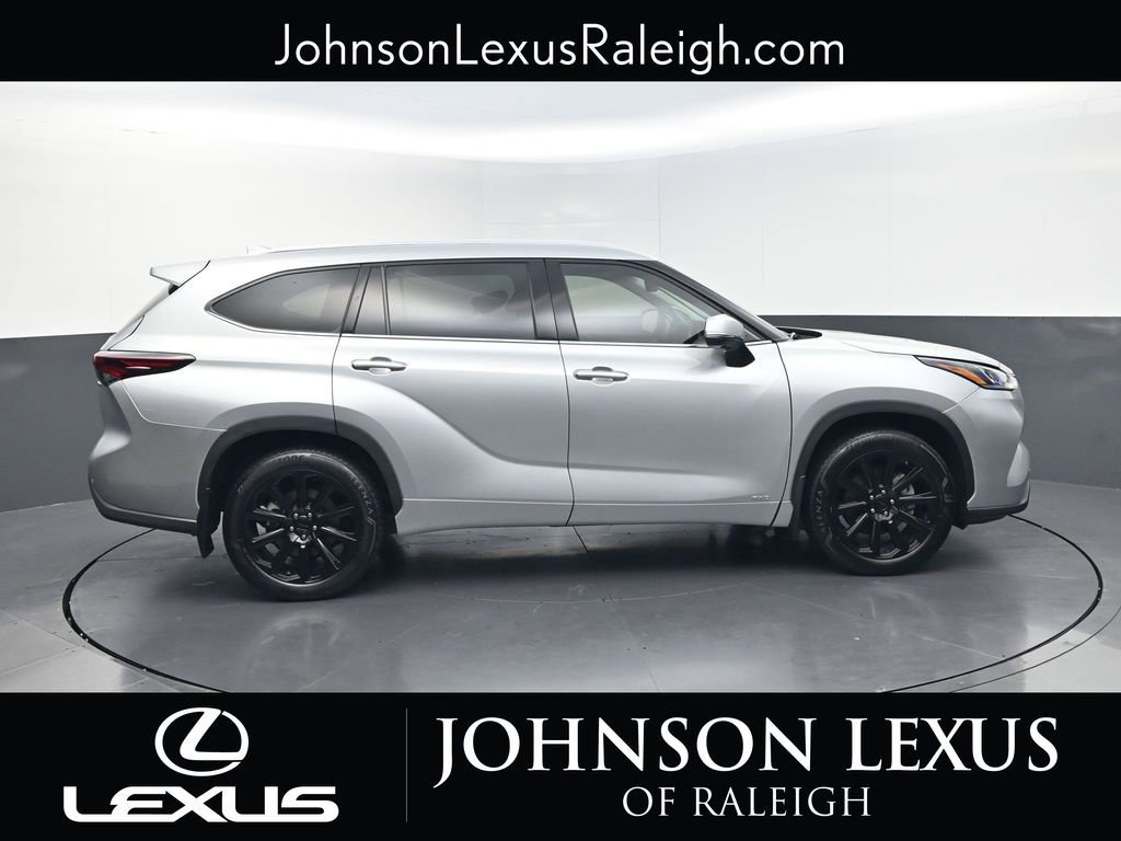 Used 2024 Toyota Highlander Limited AWD/4WD image 6