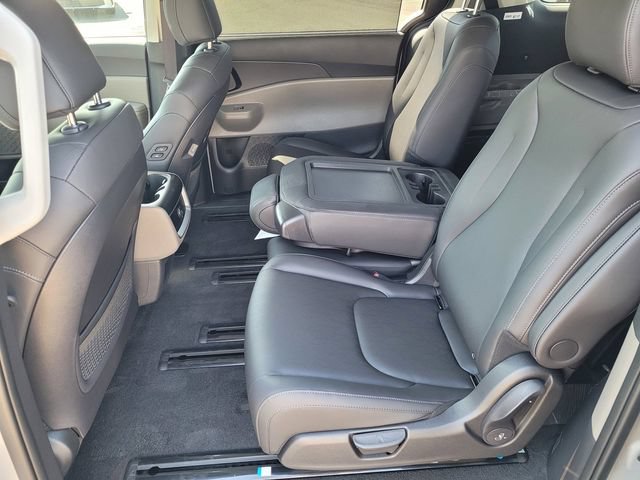 New 2026 Kia Carnival EX FWD image 6