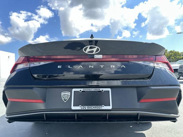 Used 2025 Hyundai Elantra SEL image 15