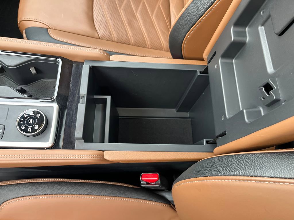 Used 2024 Nissan Pathfinder Platinum image 27