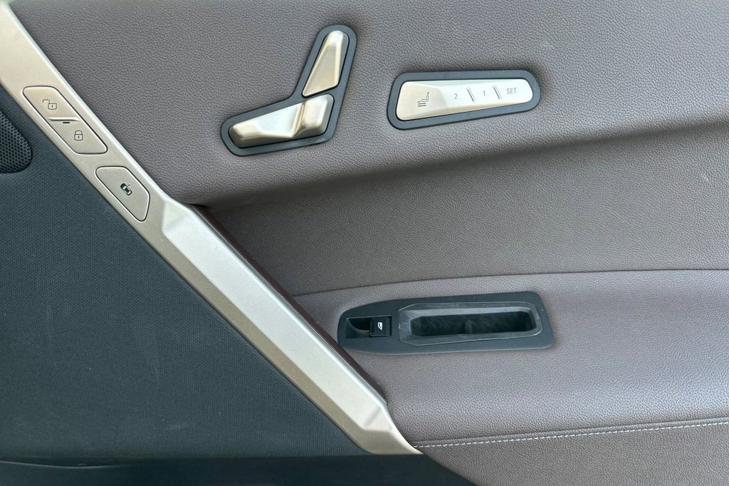 Used 2024 BMW iX xDrive50 w/ Premium Package image 19