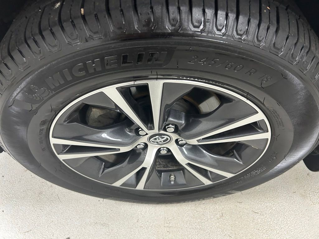 Used 2018 Toyota Highlander Plus AWD/4WD image 9