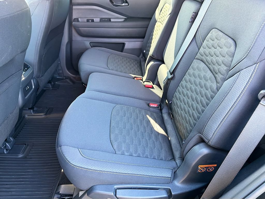 Used 2025 Nissan Pathfinder SV AWD/4WD image 24