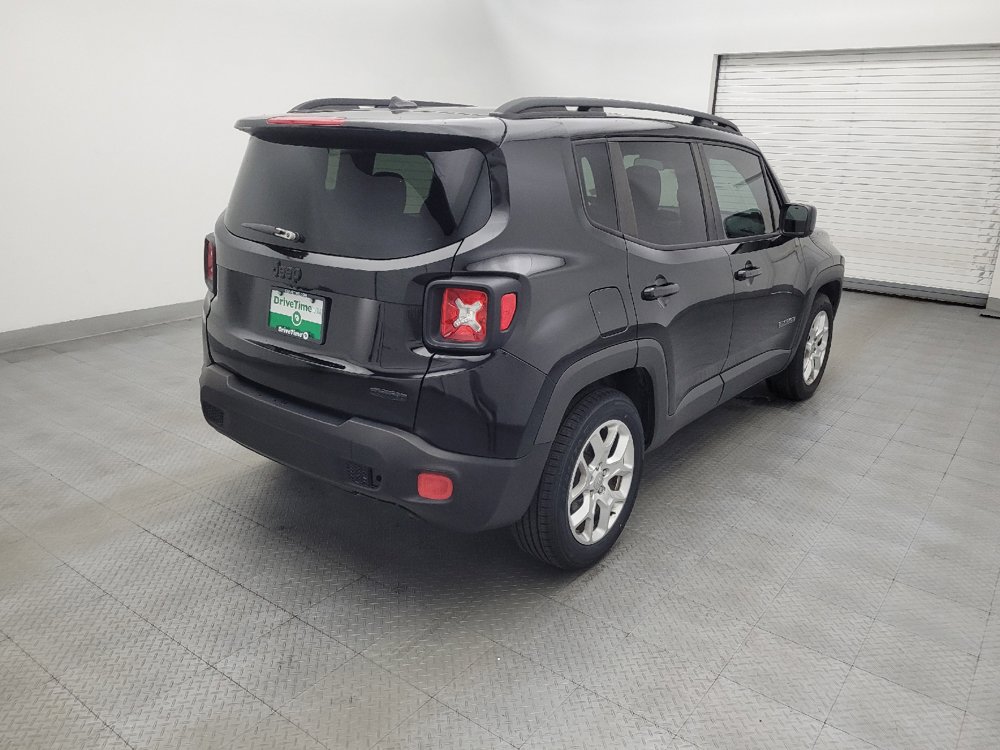 Used 2017 Jeep Renegade Latitude FWD image 9