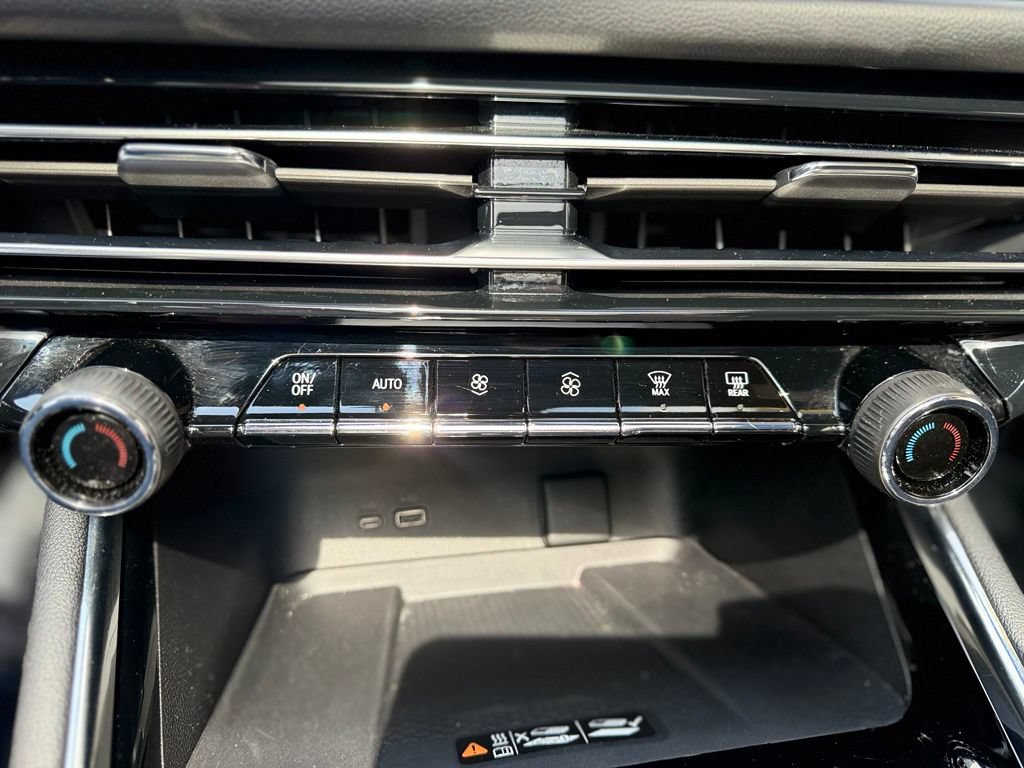 Used 2025 Chevrolet Traverse RS w/ LPO, Floor Liner Package FWD image 17