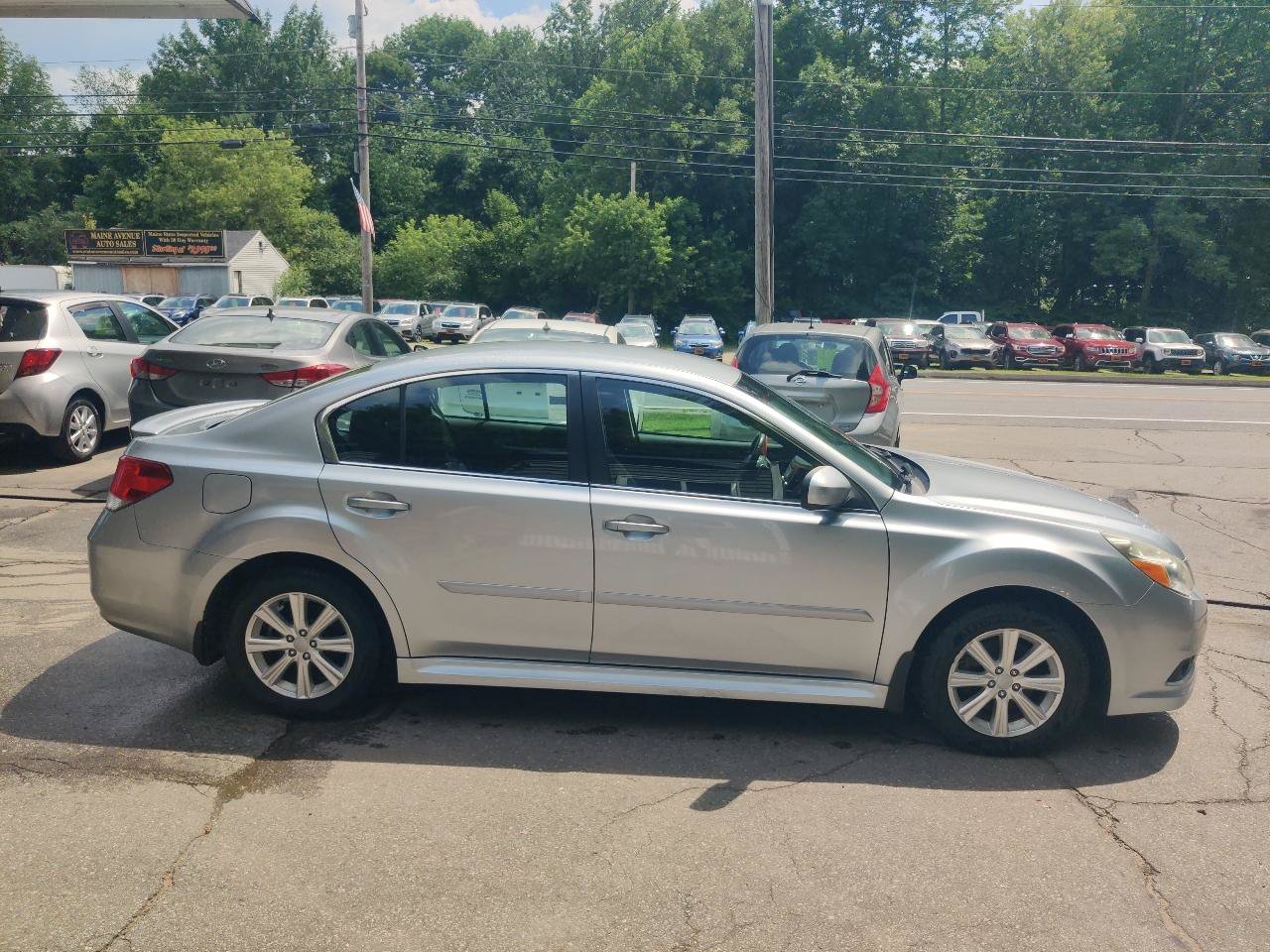 Used 2012 Subaru Legacy 2.5i Premium w/ All-Weather Pkg AWD/4WD image 7