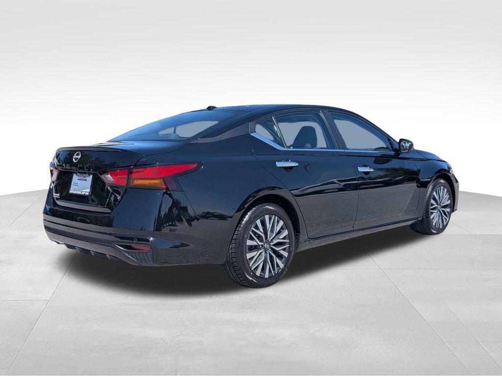 Used 2025 Nissan Altima 2.5 SV FWD image 4