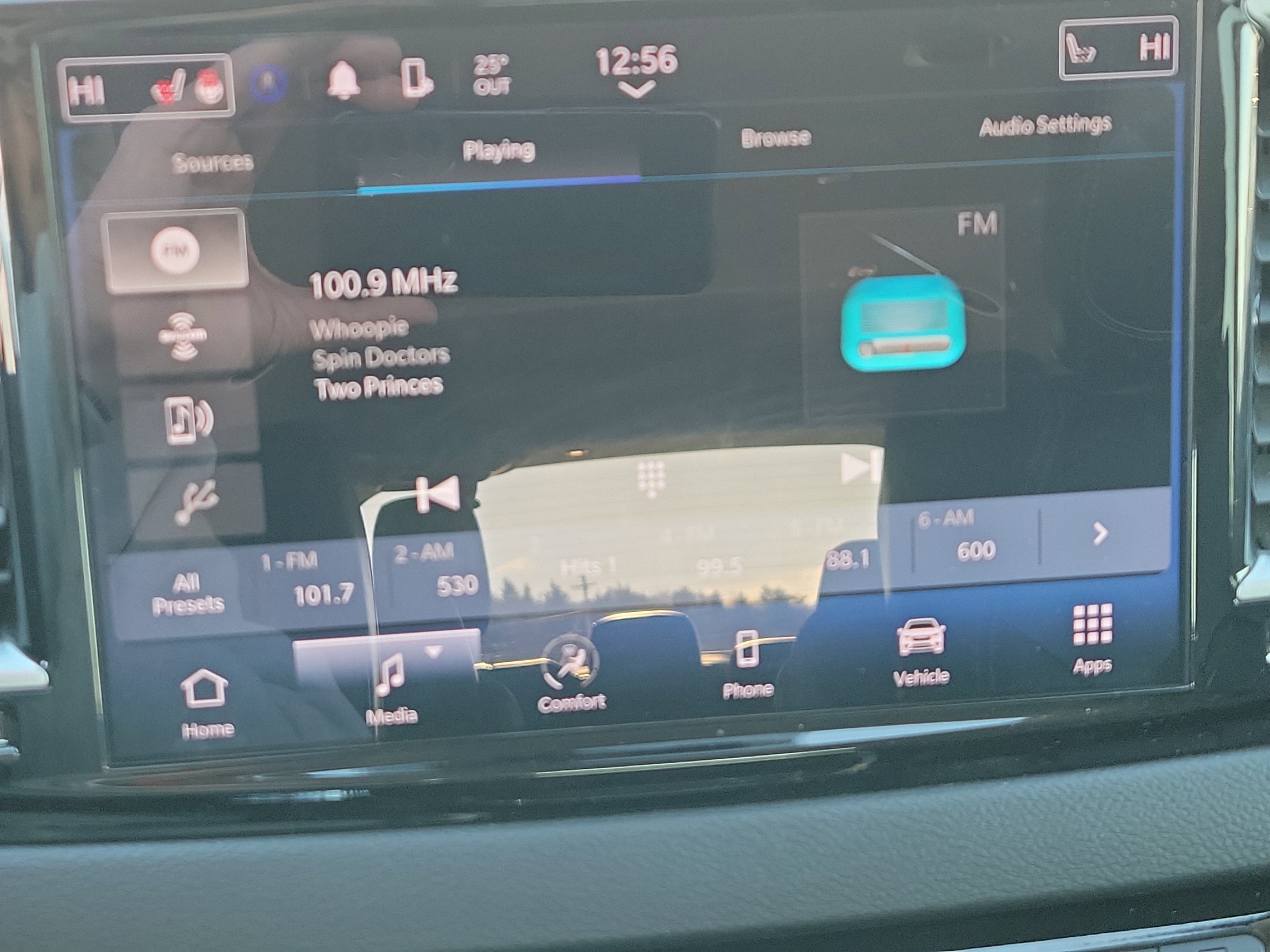 Used 2024 Chrysler Pacifica Touring-L image 26