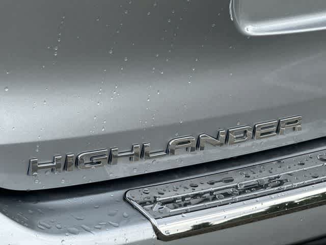 Used 2020 Toyota Highlander XLE AWD/4WD image 29