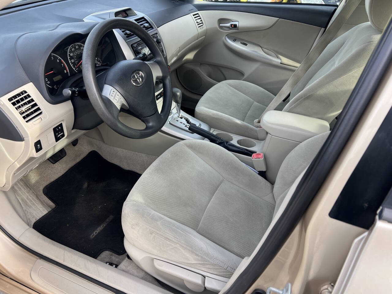 Used 2012 Toyota Corolla LE image 5