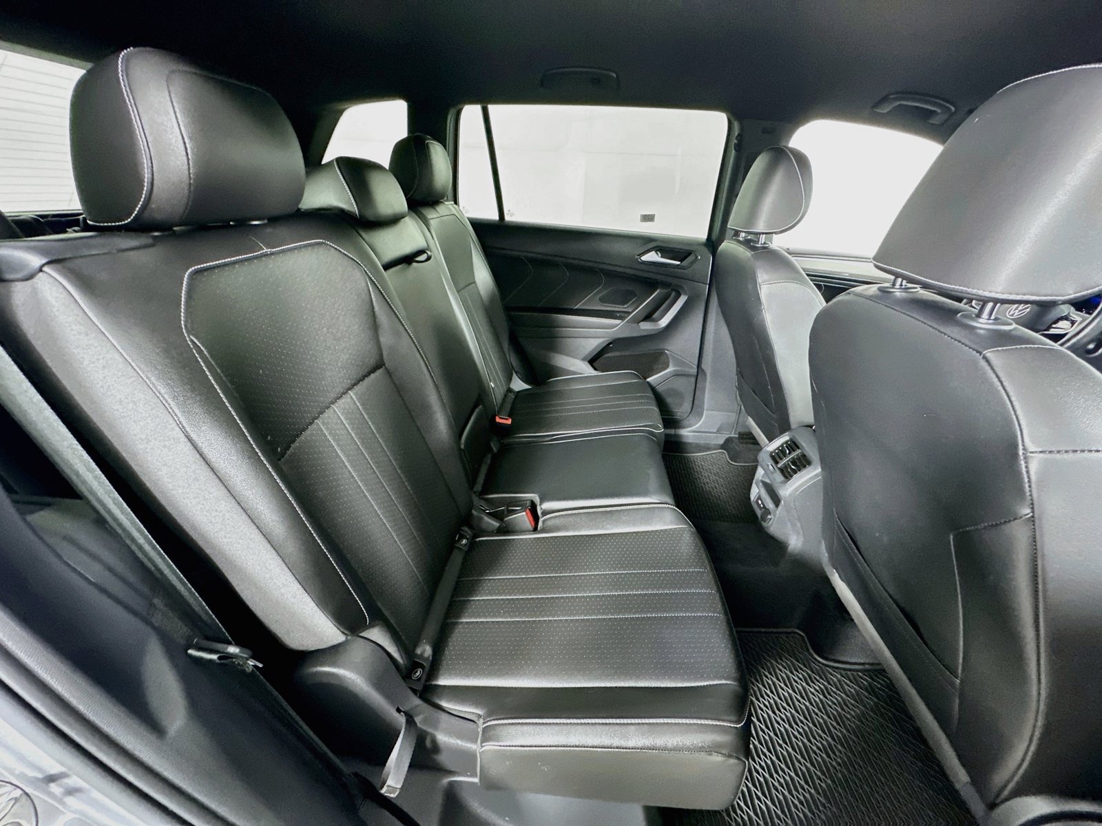 Used 2022 Volkswagen Tiguan SE R-Line FWD image 26
