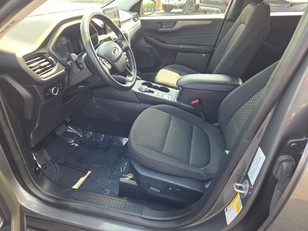 Used 2024 Ford Escape Active AWD/4WD image 4