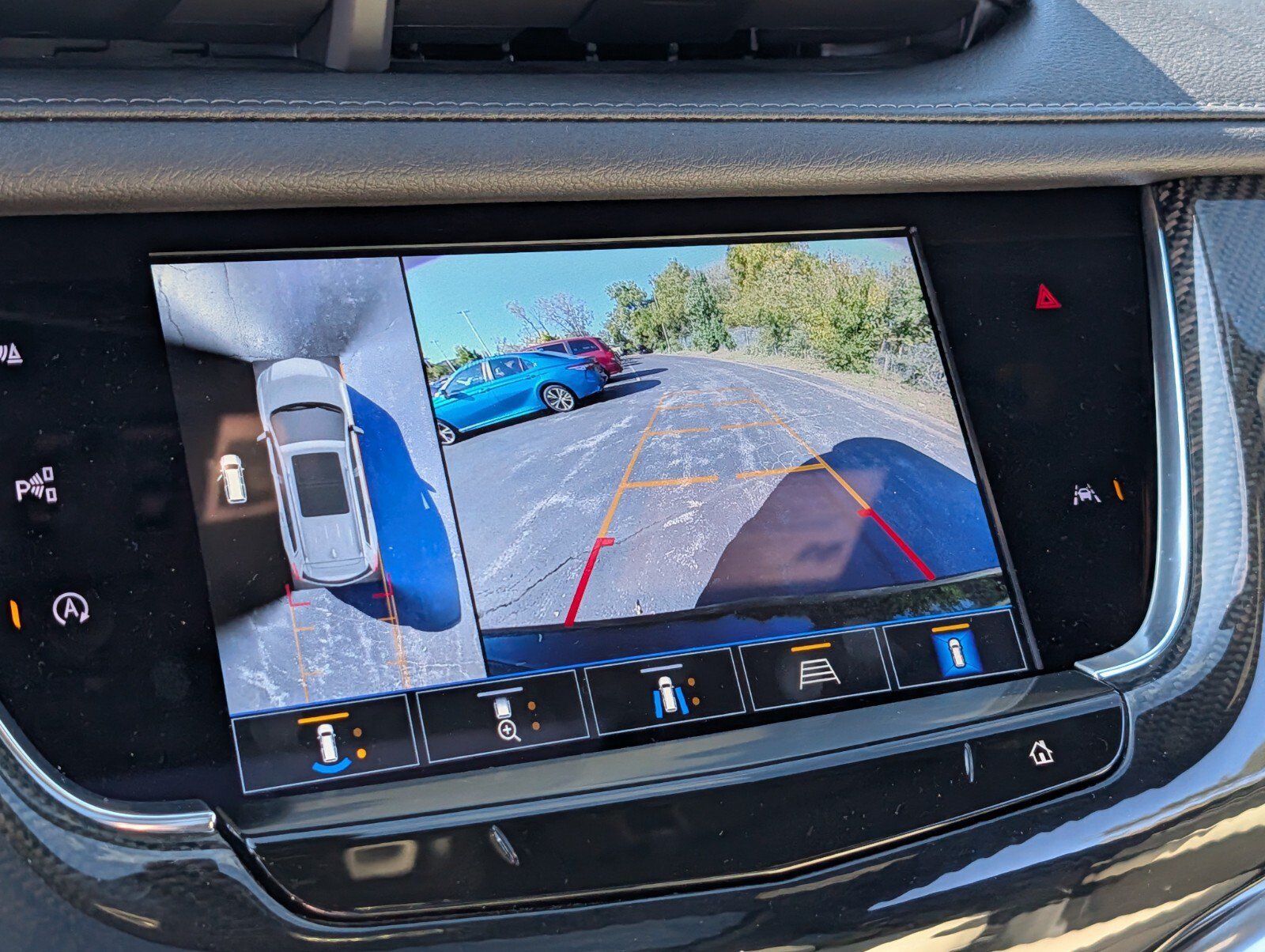 Used 2023 Cadillac XT6 Sport w/ Technology Package AWD/4WD image 11