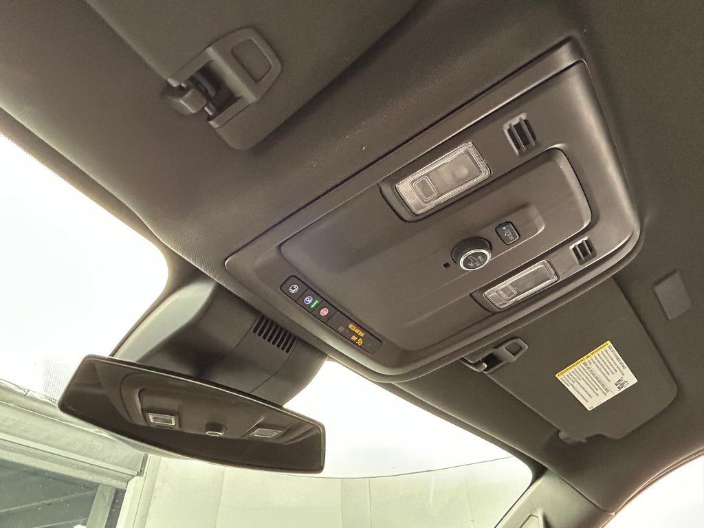 Used 2025 Chevrolet Suburban LT RWD image 50