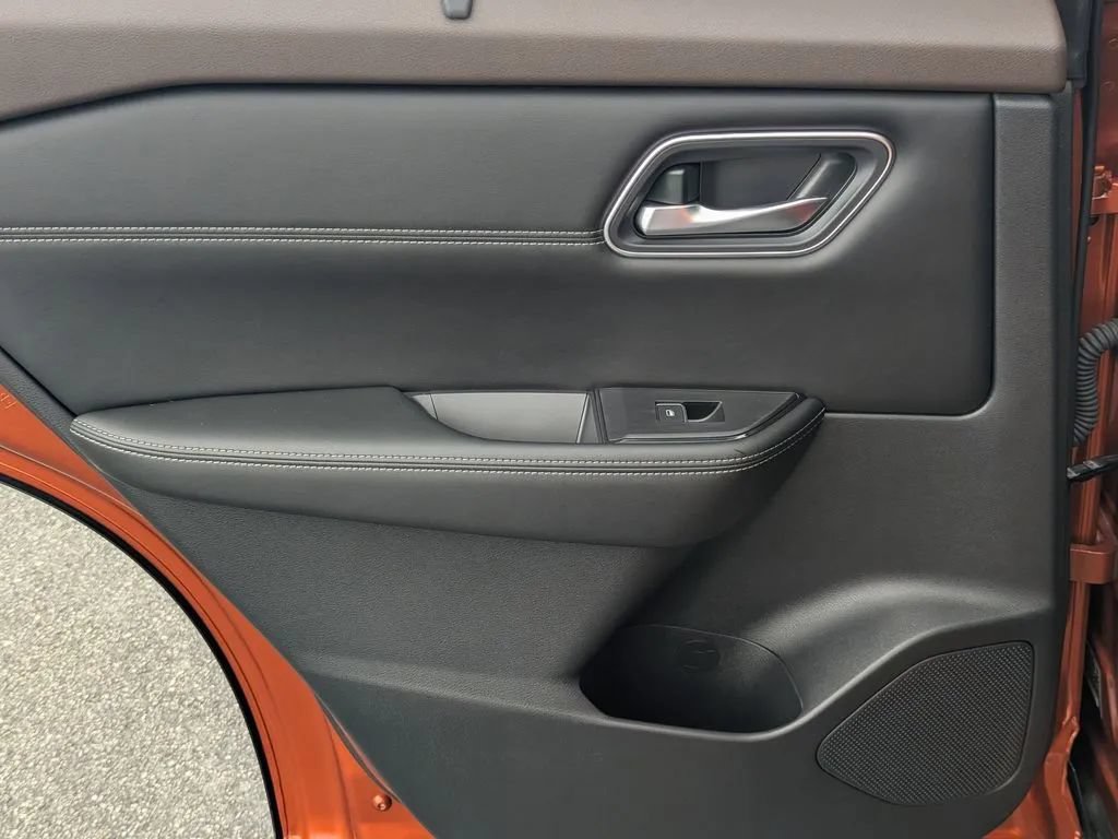 Used 2021 Nissan Rogue Platinum FWD image 18