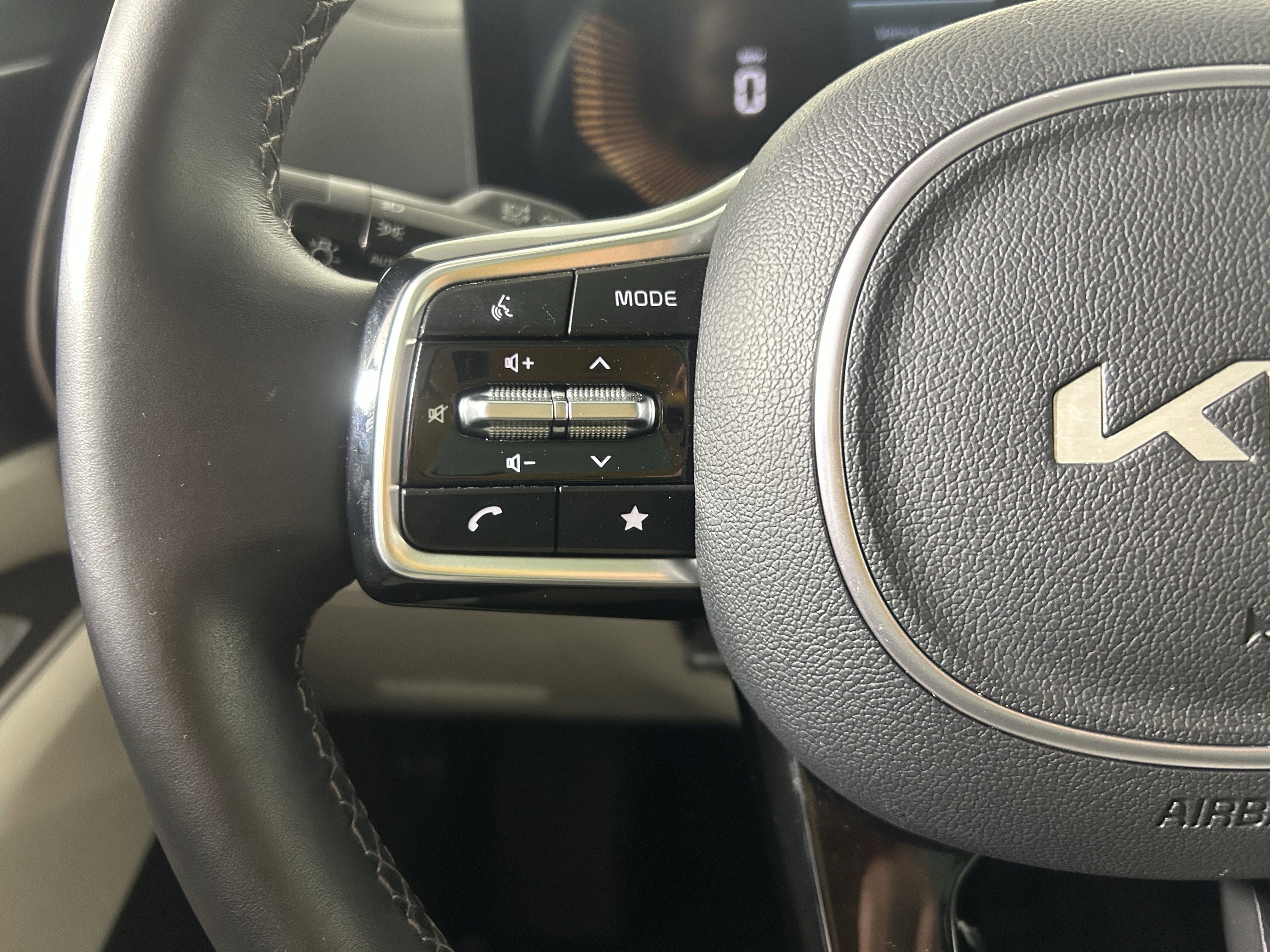 Used 2025 Kia Sorento S w/ Panoramic Sunroof Package image 16