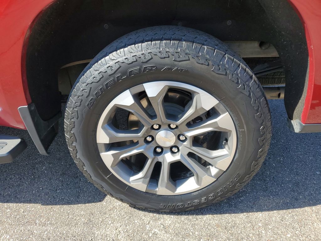 Used 2023 Chevrolet Silverado 1500 High Country w/ Technology Package image 32