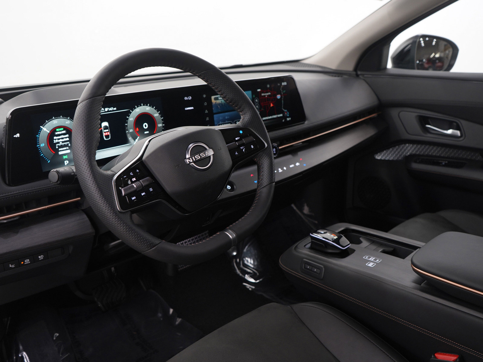 Used 2023 Nissan Ariya AWD image 25