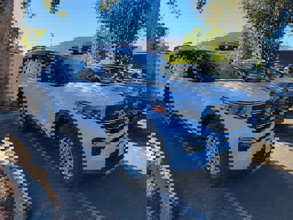 Used 2022 Ford Explorer XLT w/ Equipment Group 202A image 9