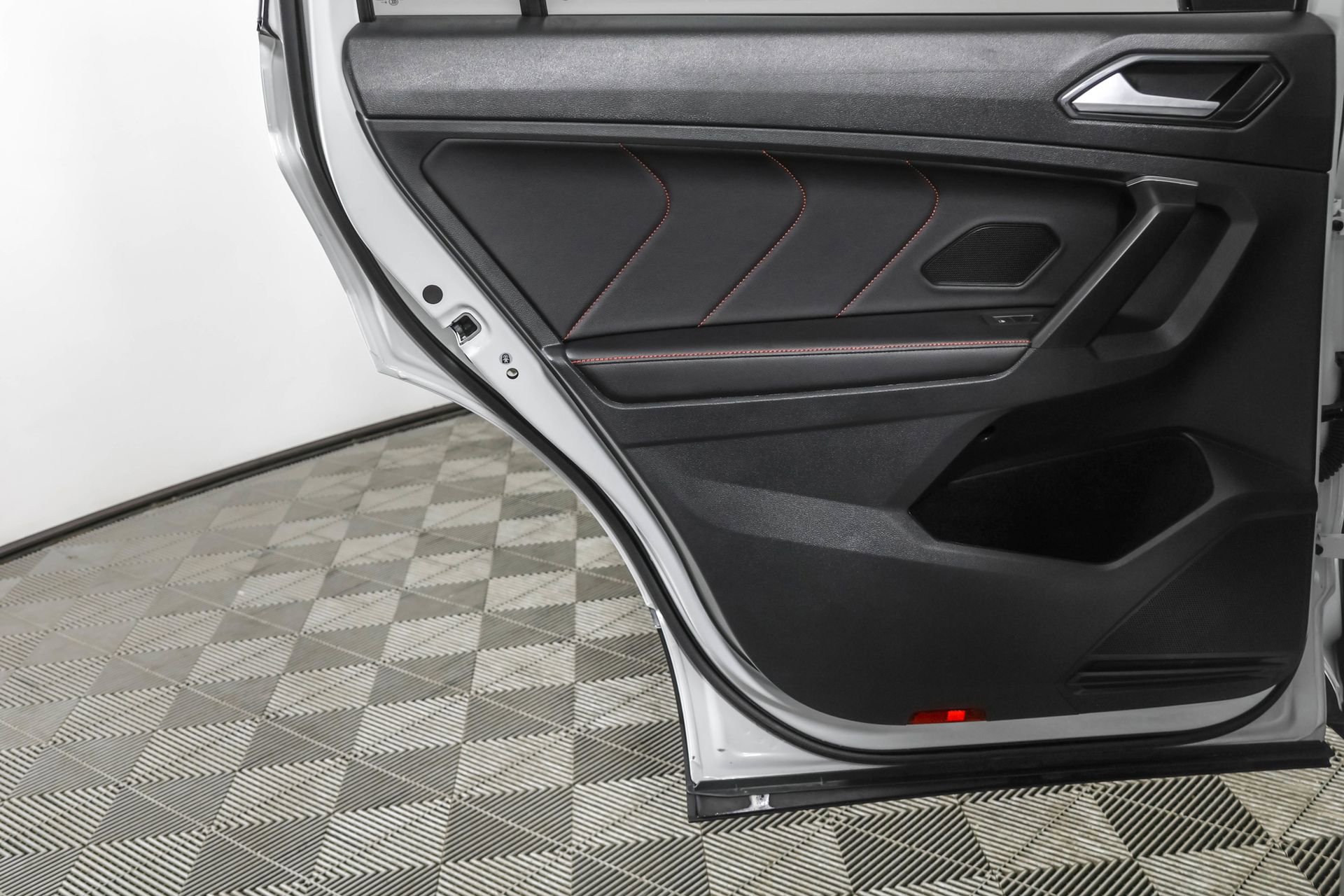 Used 2024 Volkswagen Tiguan Wolfsburg Edition image 38