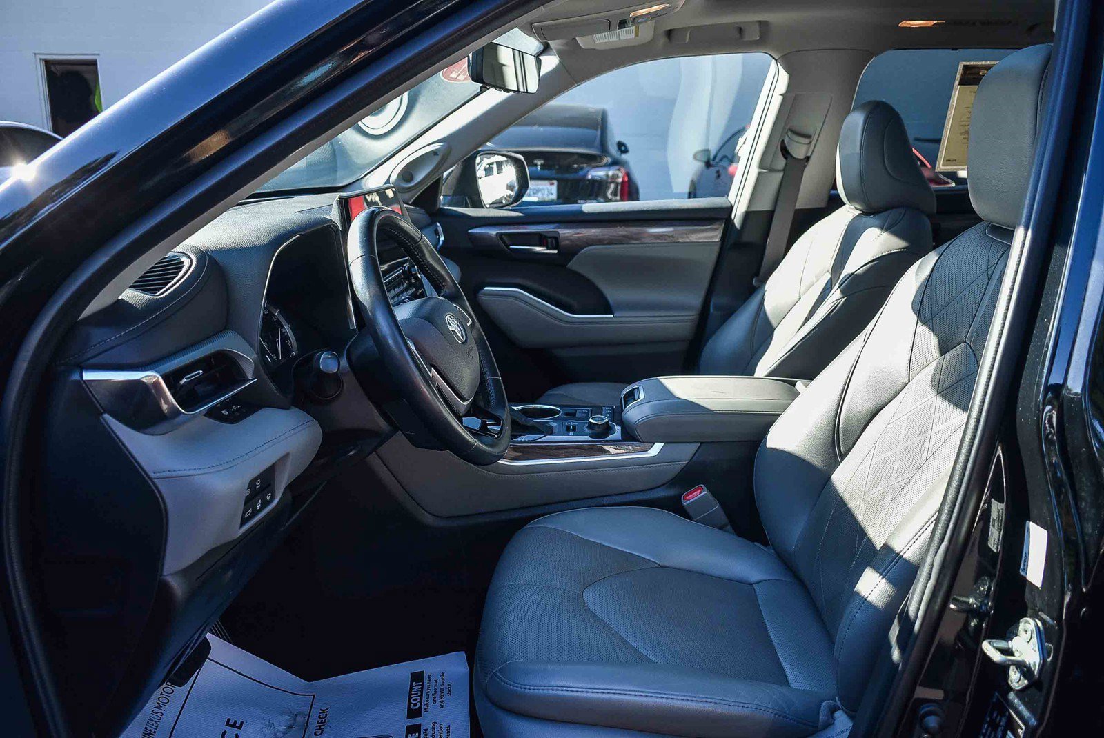 Used 2022 Toyota Highlander Platinum image 16