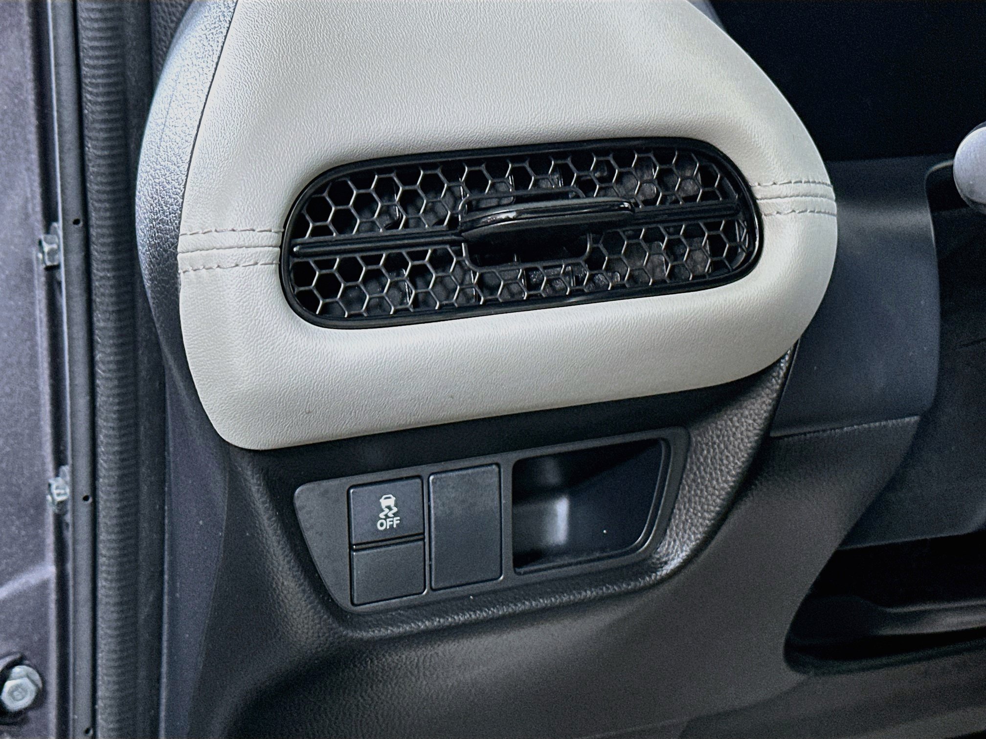 Used 2024 Honda HR-V LX image 10