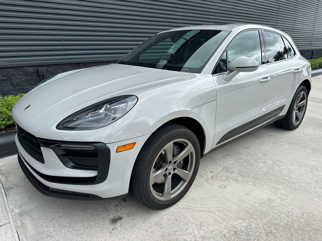 Certified 2024 Porsche Macan AWD/4WD image 7