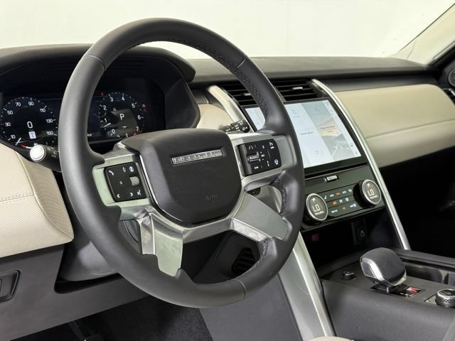 Used 2025 Land Rover Discovery Dynamic SE AWD/4WD image 44