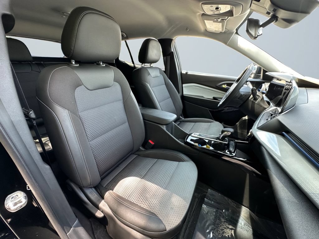 Used 2024 Chevrolet Trax LT w/ Driver Confidence Package FWD image 15