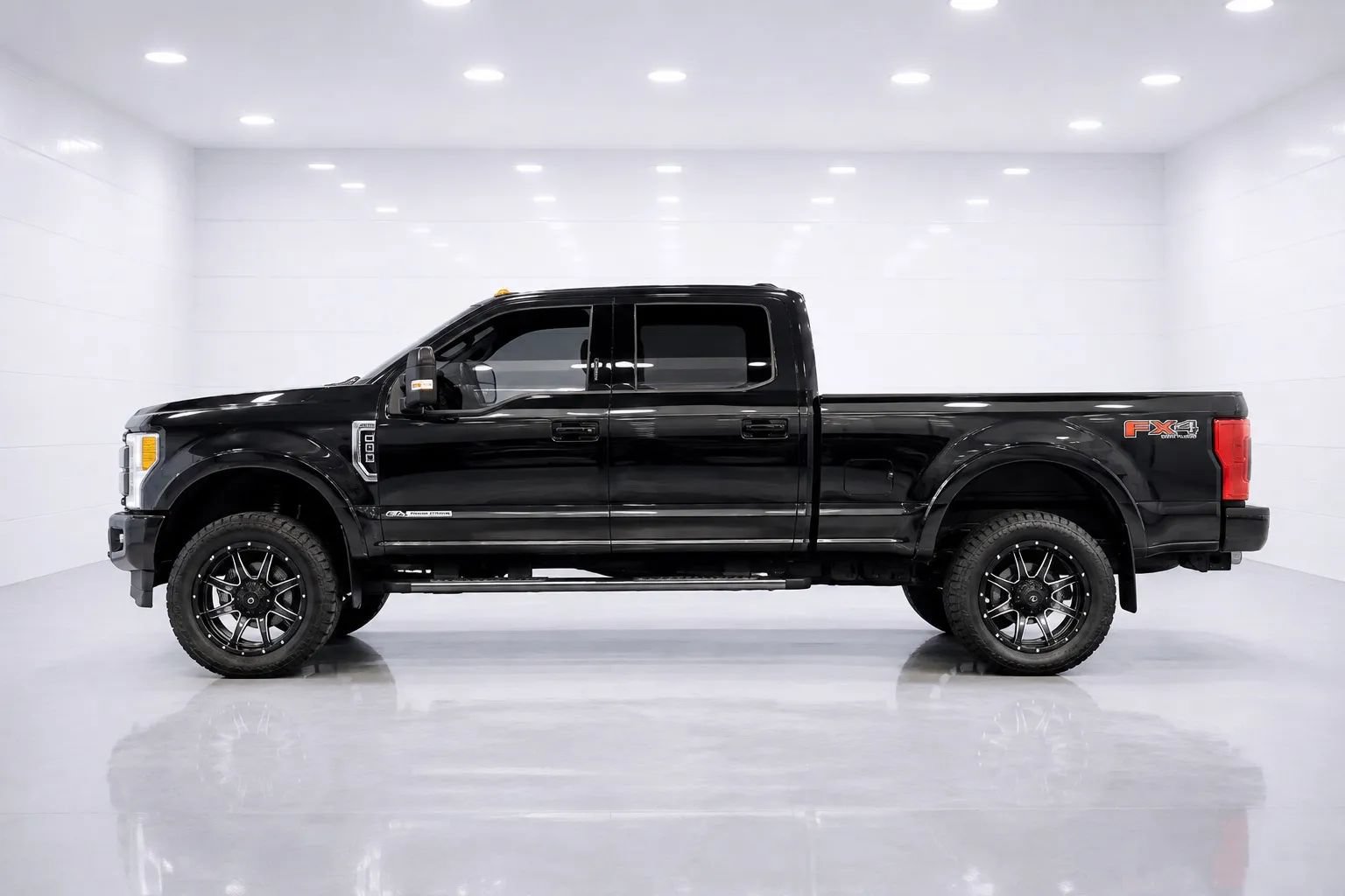 Used 2018 Ford F250 Lariat w/ Lariat Ultimate Package AWD/4WD image 2